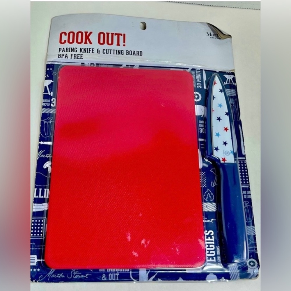 (BRAND NEW/SEALED) MARTHA STEWART COOK OUT PORTABLE CUTTING BOARD & PARING KNIFE
